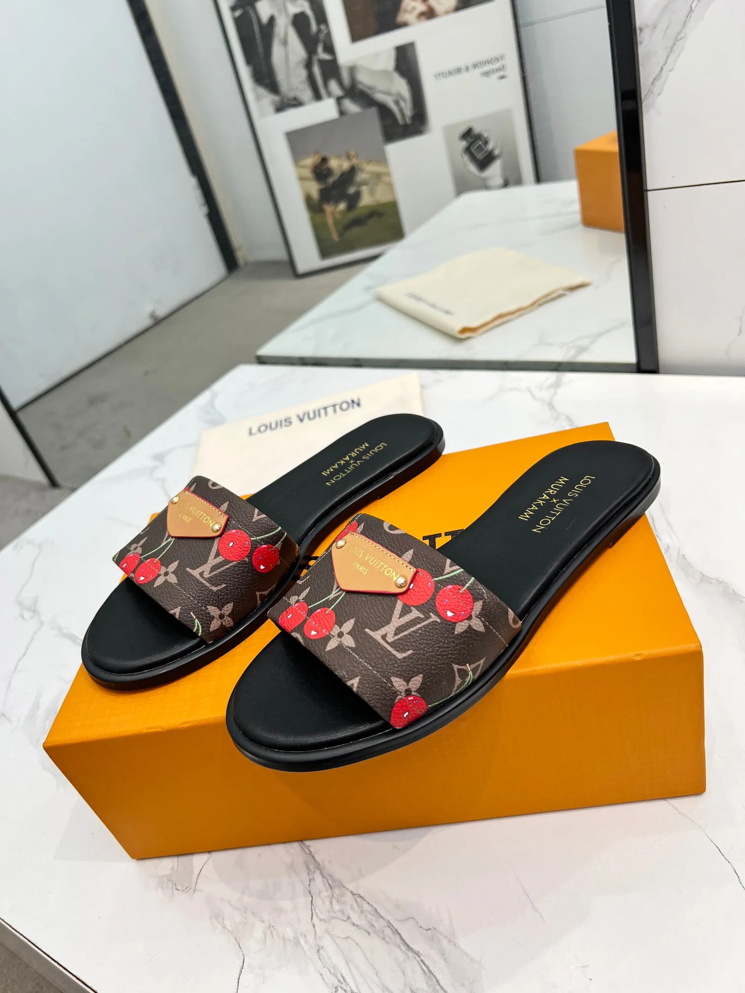👟👟Ex-factory price 320👟👟 Genuine leather sole +40 Louis Vuitton, 1:1 advanced customization upper, fabric: customized LV special fabric, lining: sheepskin, original molding hardware, code number: 35-42, order with pictures, welcome to send pictures to place an order,